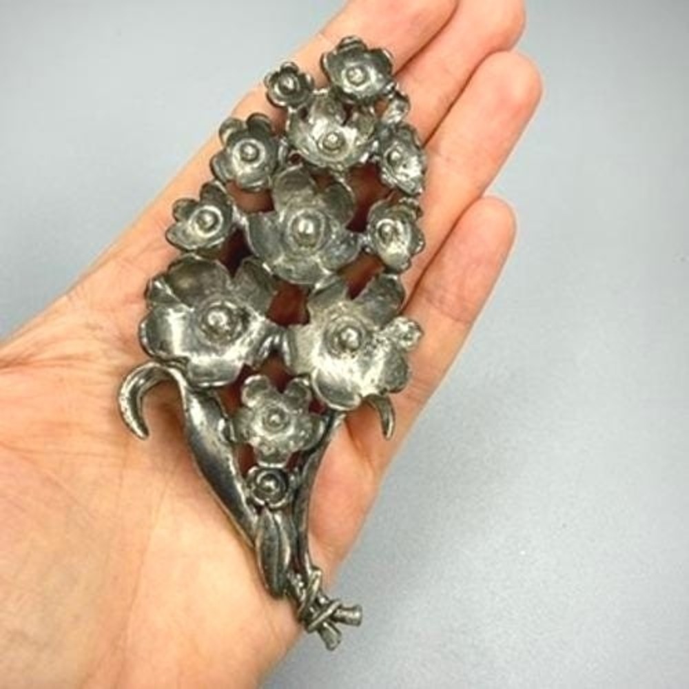 Vintage Pot Metal Floral Brooch Extra Large 1940s WWII Era‎ Wow!